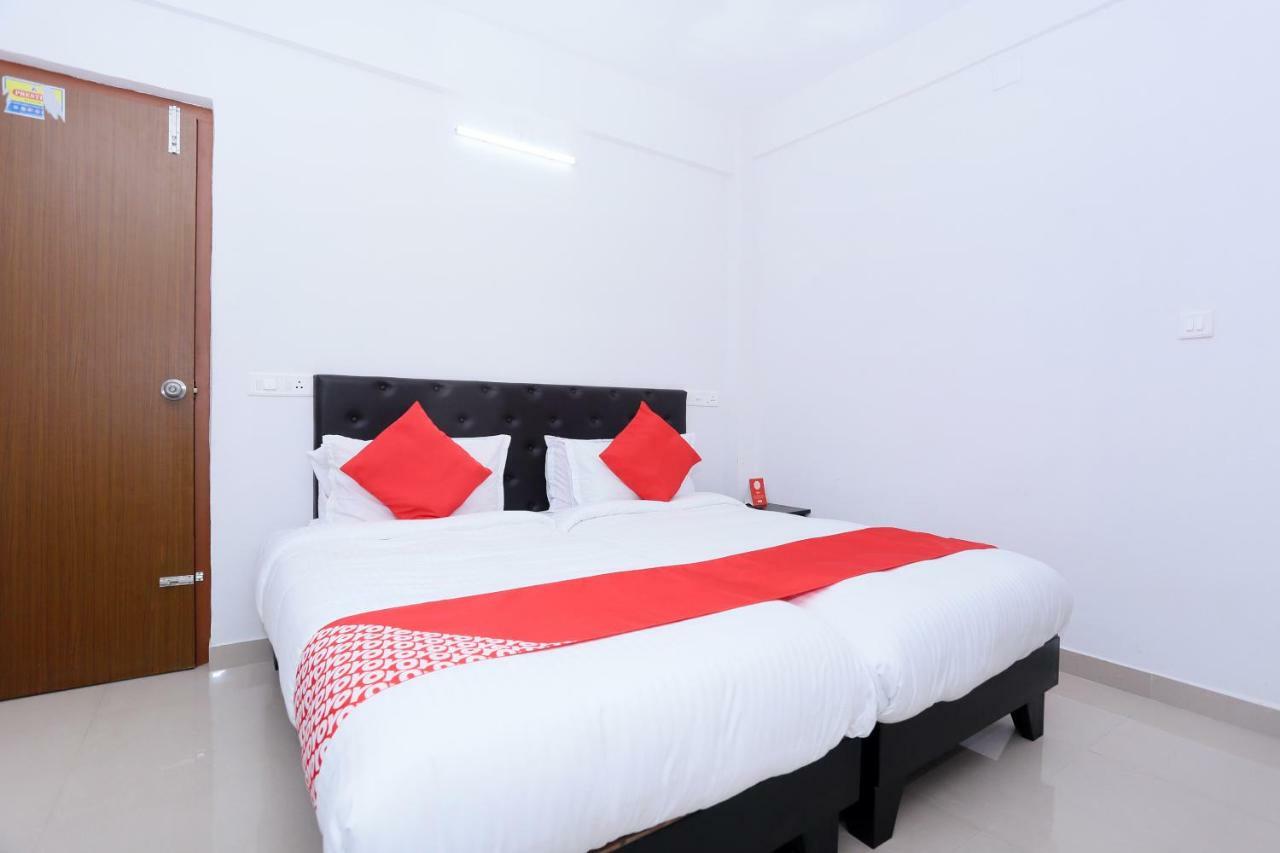 Oyo 30973 Thulasi 3* Kochi