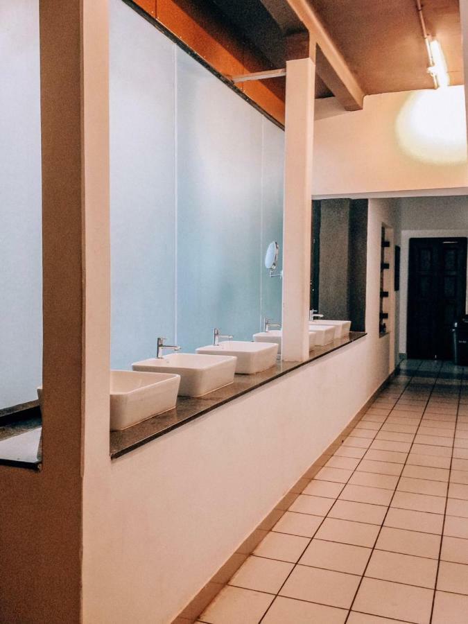 Hostel The Metro Pod - Backpackers A/c Kochi