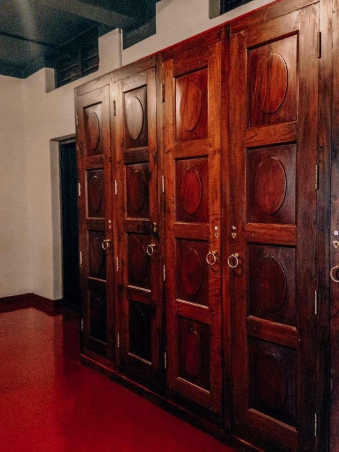 The Metro Pod - Backpackers A/c Hostel *