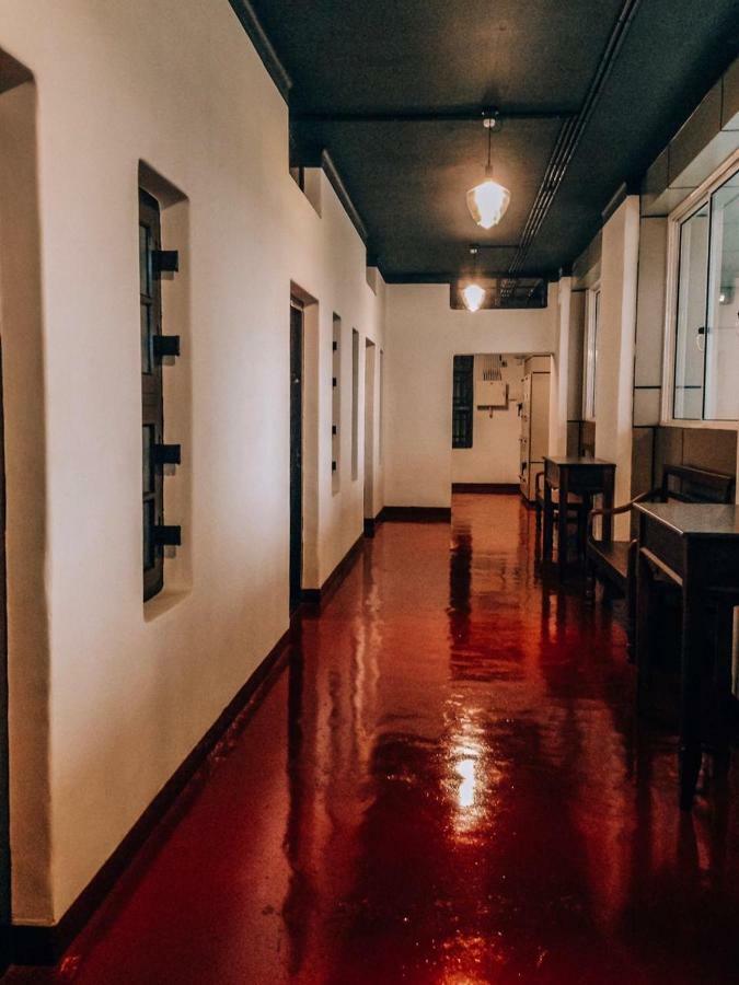 The Metro Pod - Backpackers A/c Hostel Kochi
