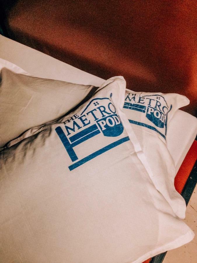 The Metro Pod - Backpackers A/c * Kochi