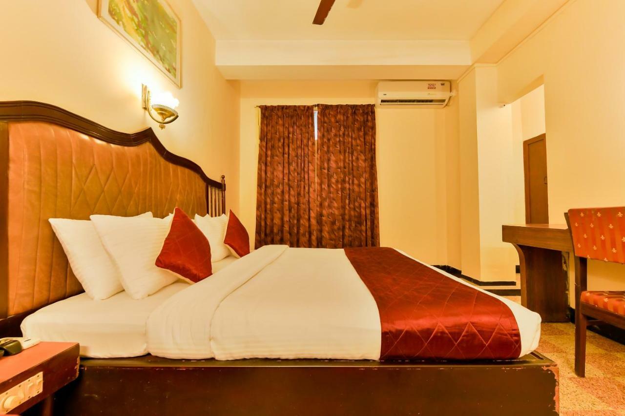 Oyo Flagship 45564 Woodlands Hotel 3*