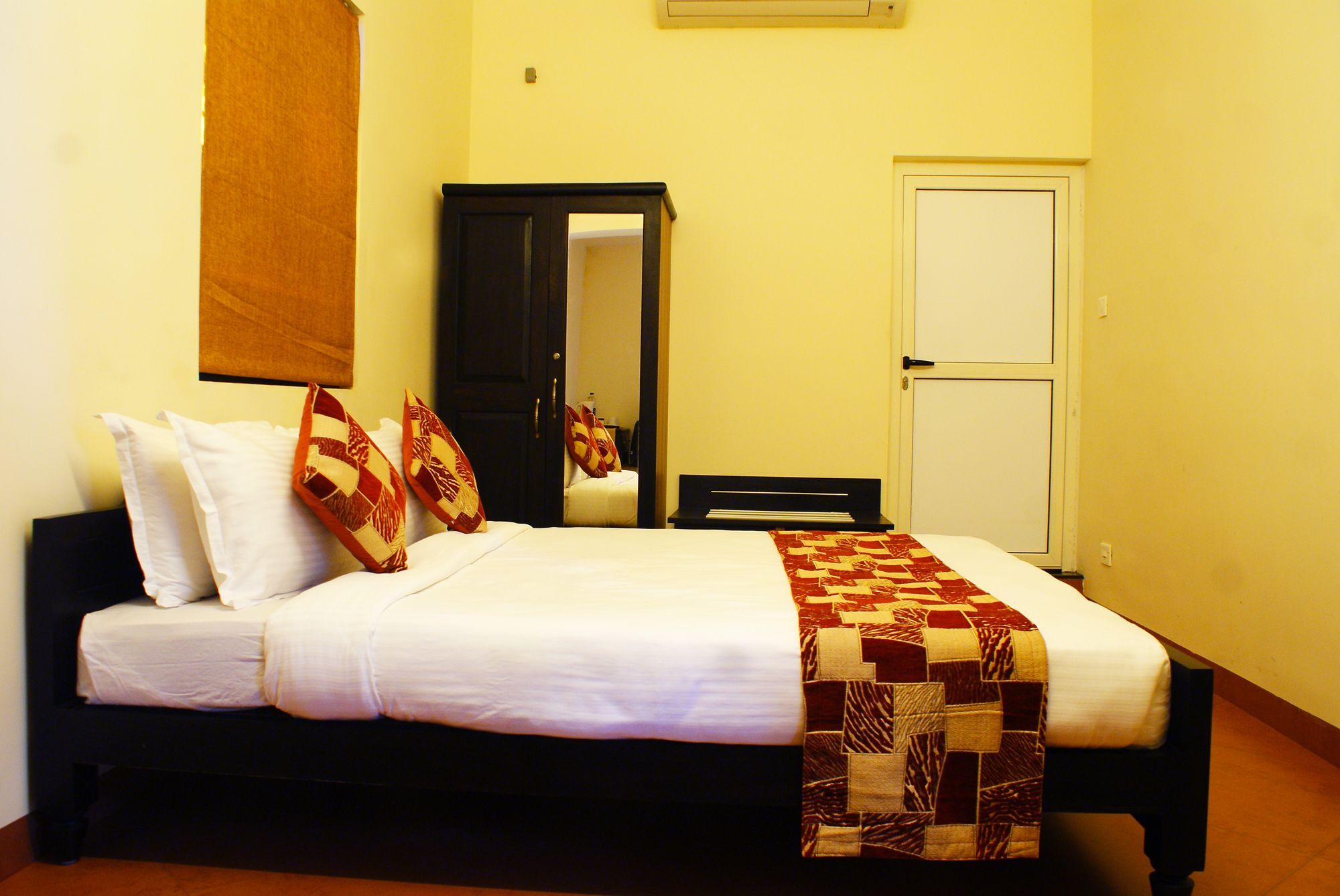 Hotel Oyo 8268 Gokul Ottupura Kochi