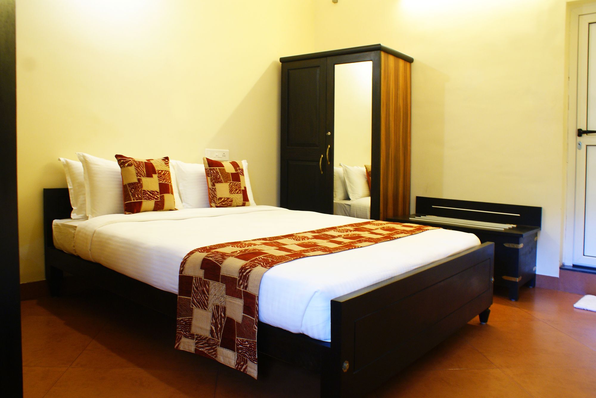 Hotel Oyo 8268 Gokul Ottupura