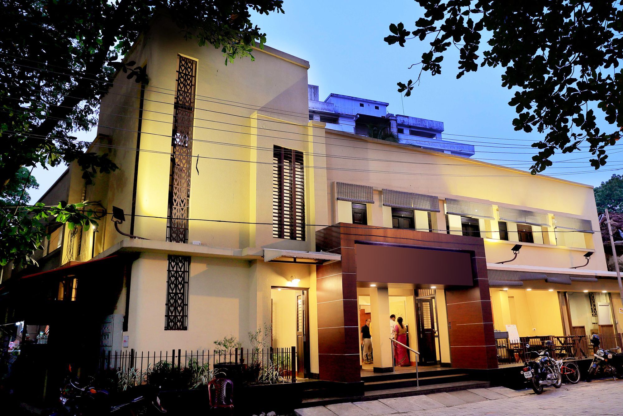 Hotel Oyo 8268 Gokul Ottupura