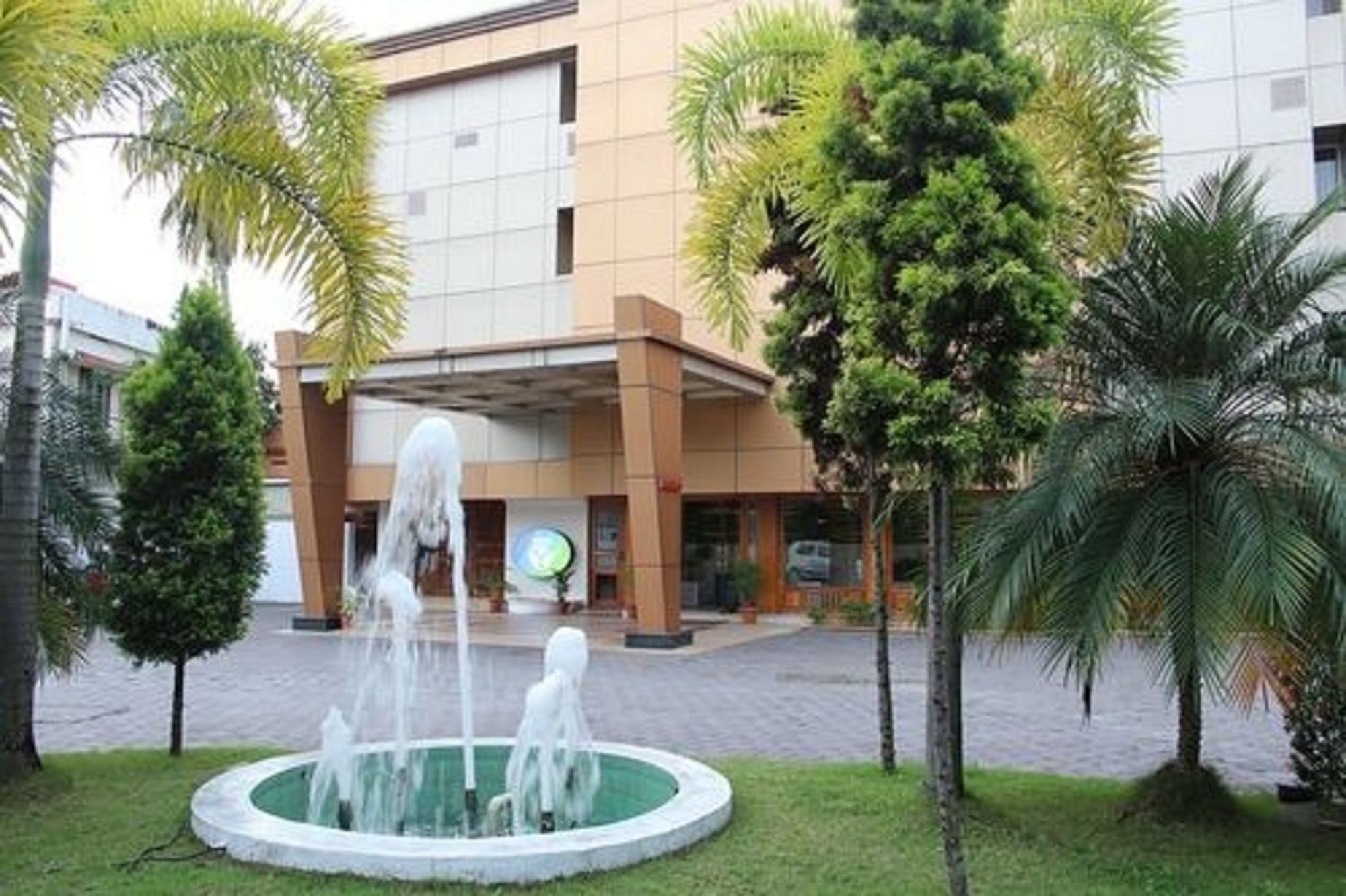 Hotel Vedanta Wake Up - Ernakulam North Station Kochi