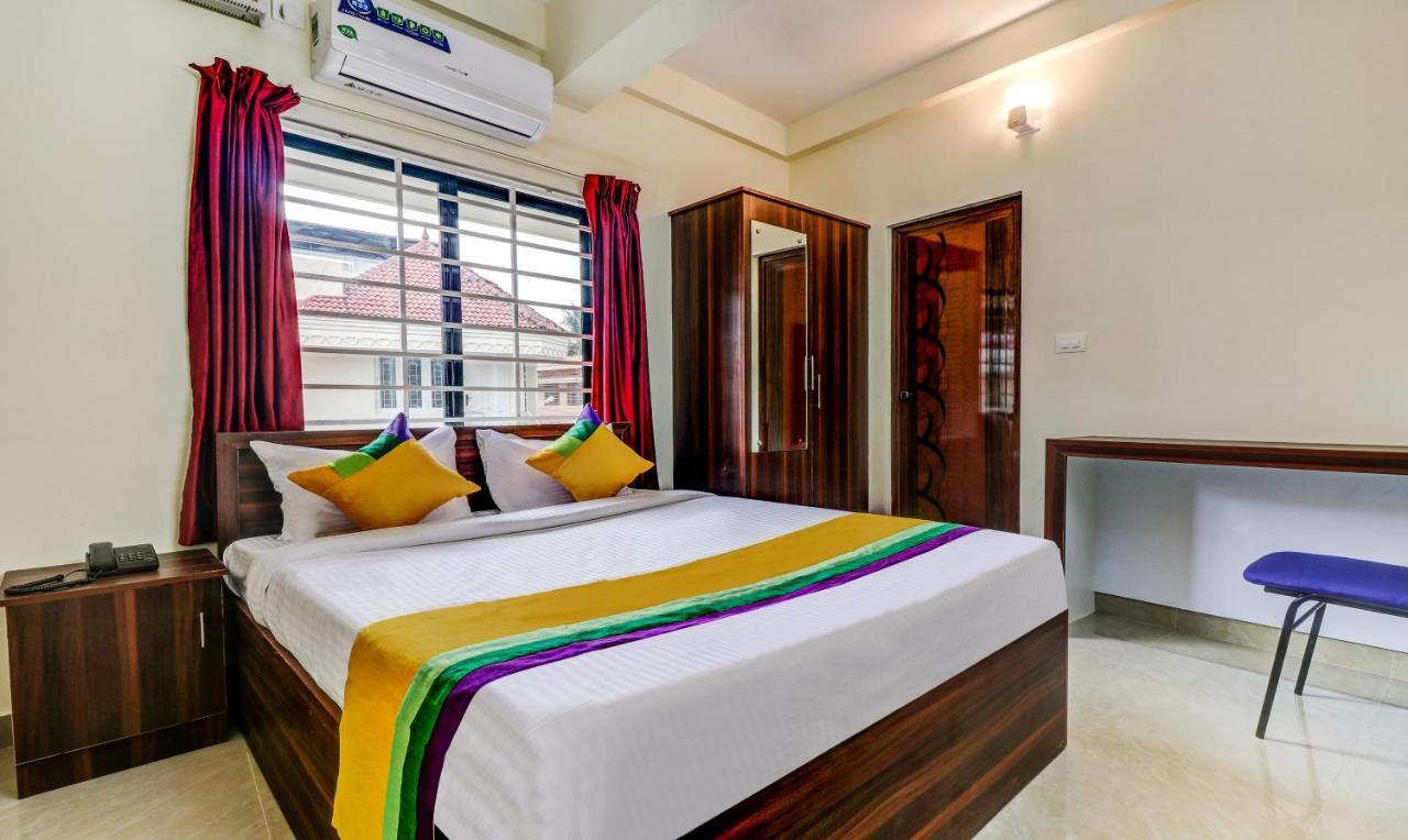 Itsy Rain Tulsi Stayz, Palarivattom Junction 3*