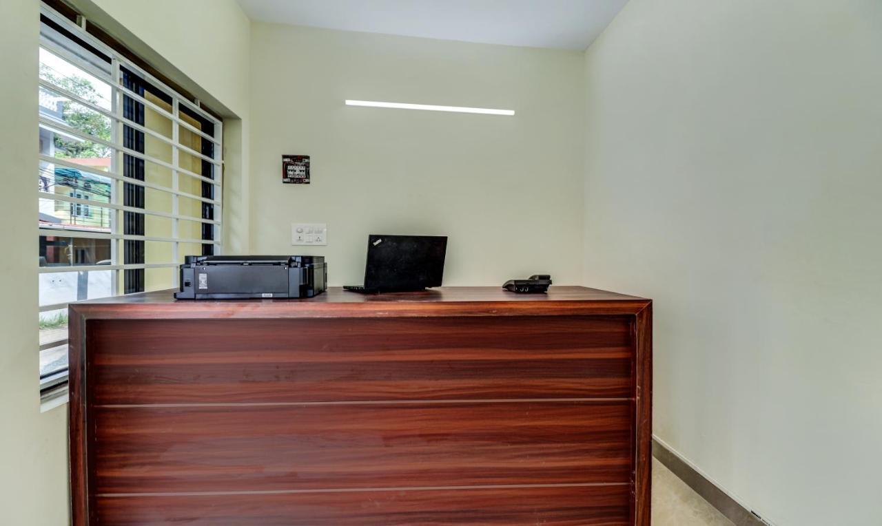 Hotel Itsy Rain Tulsi Stayz, Palarivattom Junction Kochi