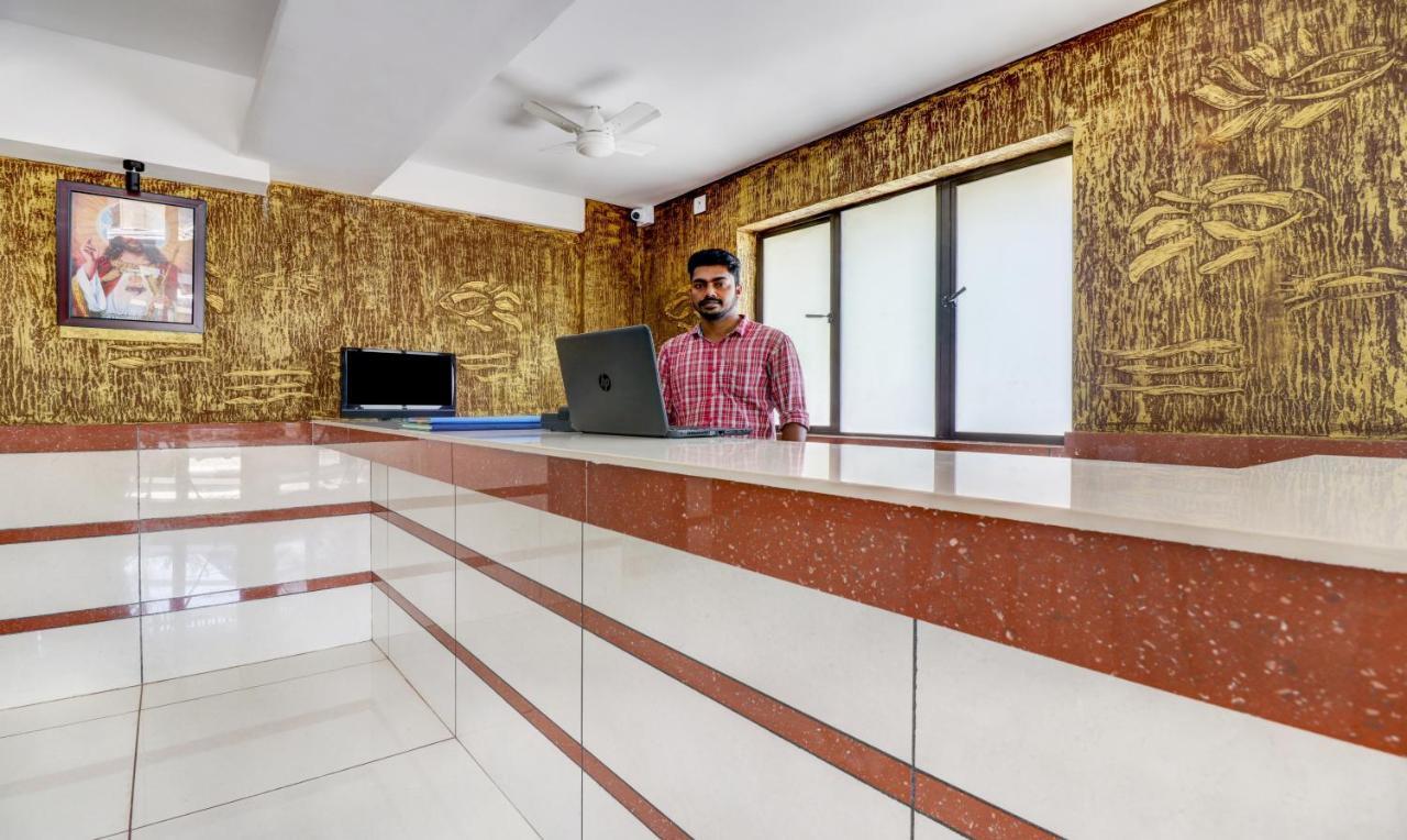 Tri-star Presidency Cochin Hotel