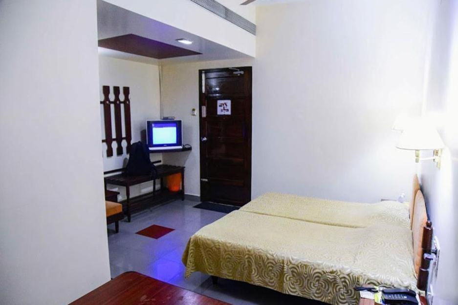 Hotel Bharat
