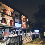 Tulip Homes By The Oaks Inn