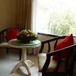 Hotel Highway Garden