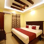 Oyo 8214 Malabar Plaza Residency 1