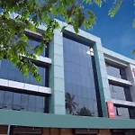 Oyo 8214 Malabar Plaza Residency 1