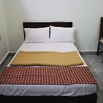 Jippus Galaxy Budget Air Port Hotel