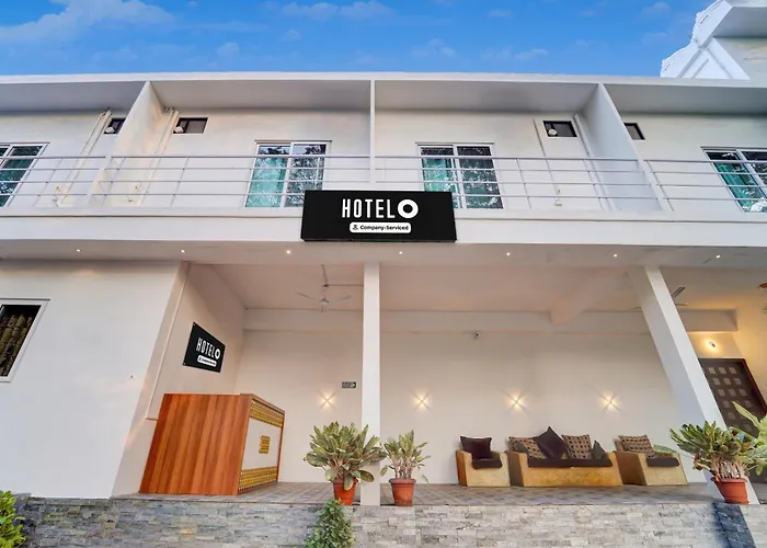 Super Hotel O Gandhi Nagar Near South Railway Backgate