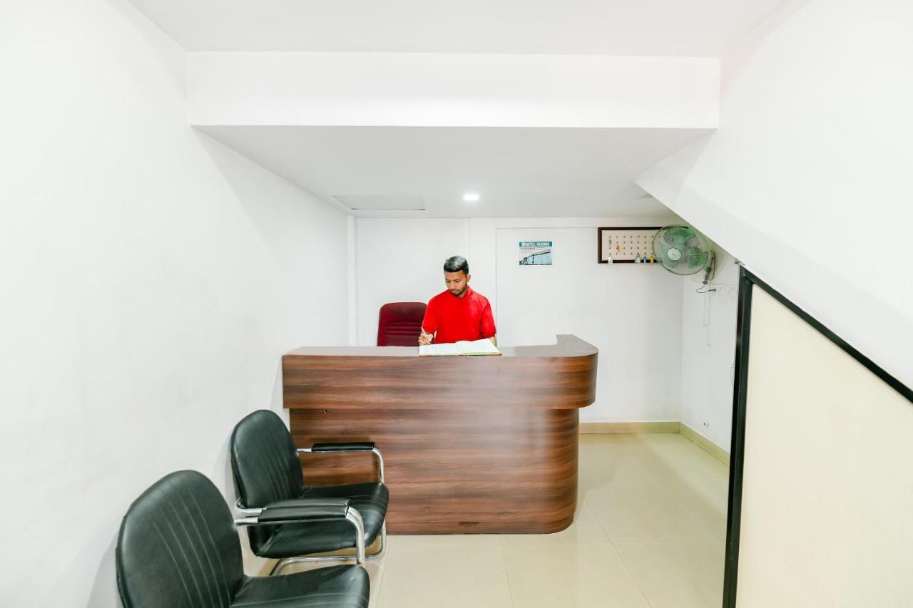 Spot On 39480 Vattekad Tourist Hotel