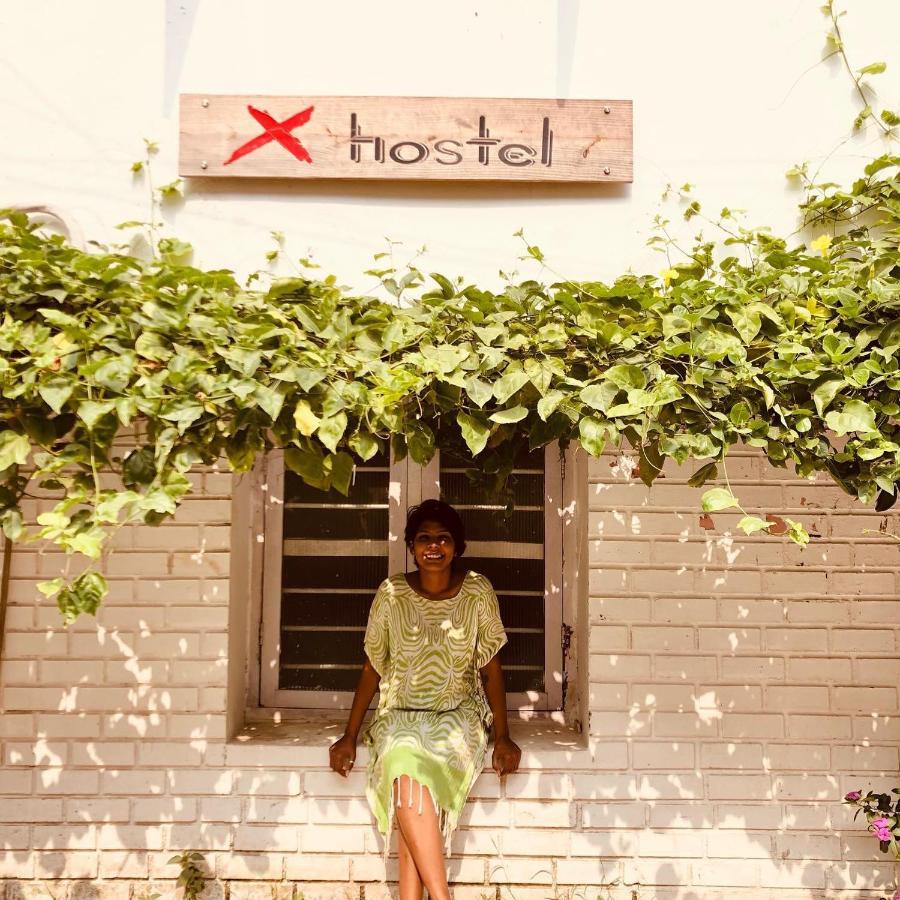 X Hostel *