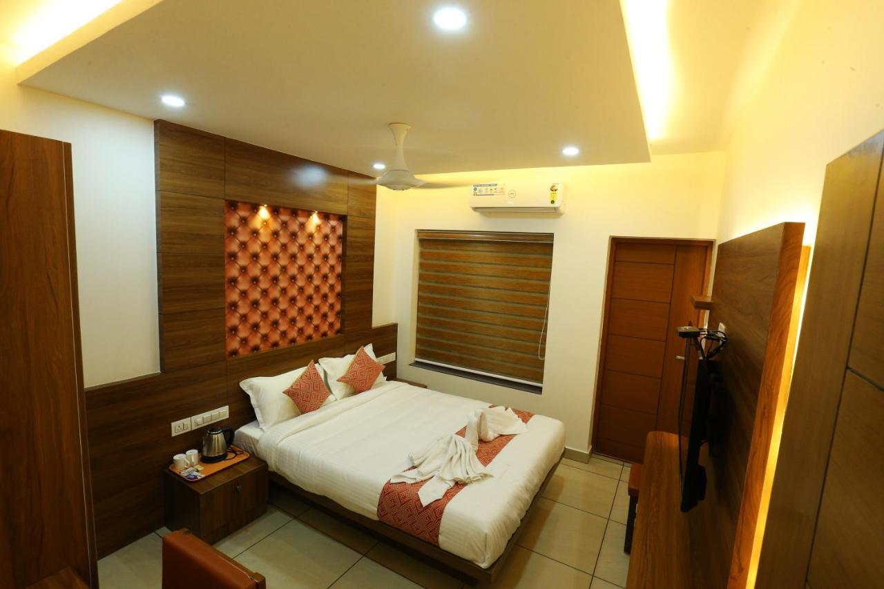 Ahlan Luxury * Kochi