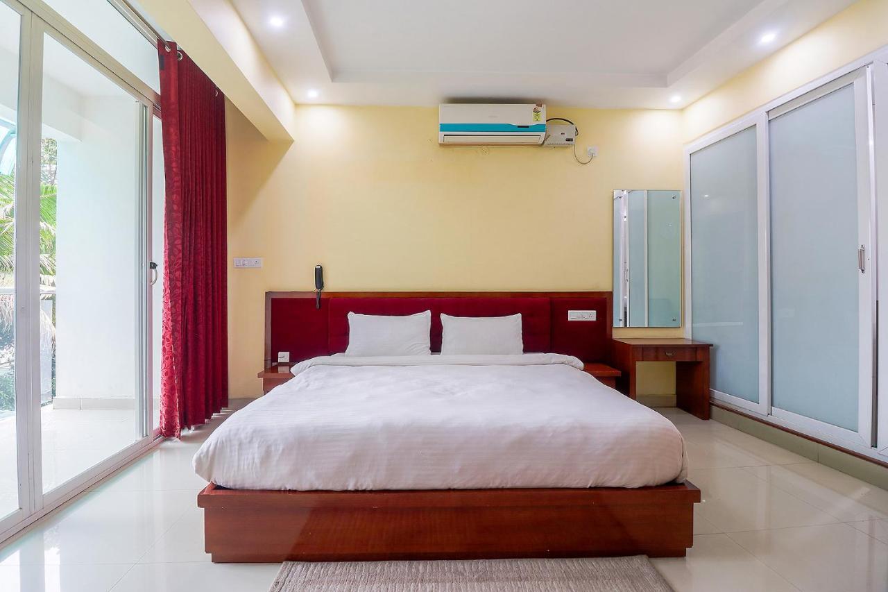 Hotel Fabhotel Ghala Residency