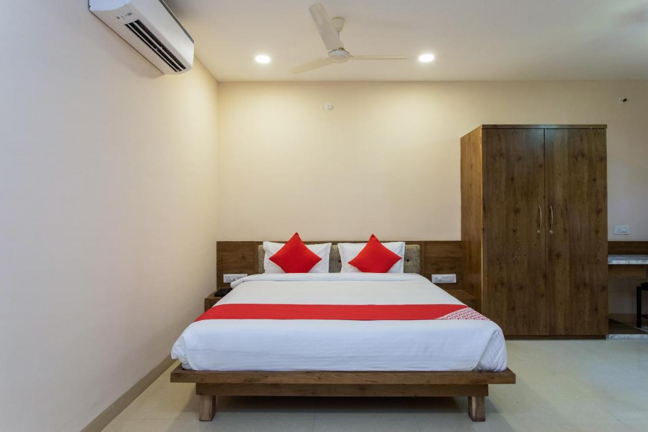 Collection O 8267 Galaxy Hotel 3*