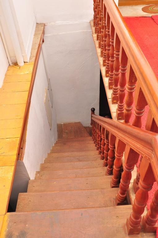 Toms Old Mansion 2*