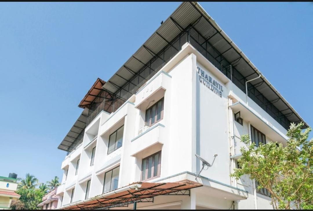 Apartment Tharayil *