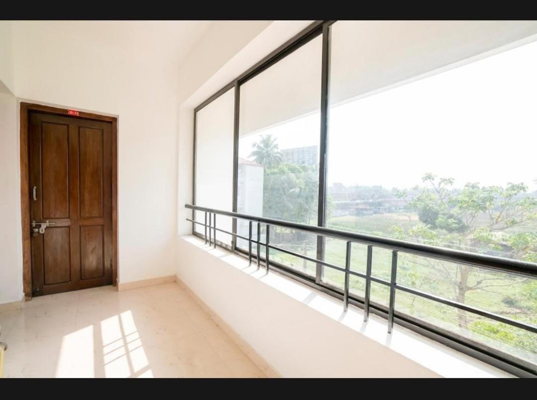Apartment Tharayil