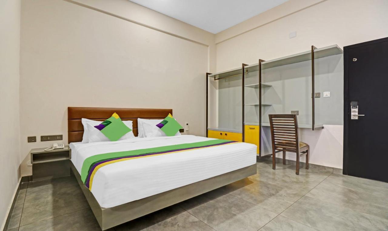 Treebo Grand Vistara Airport Hotel