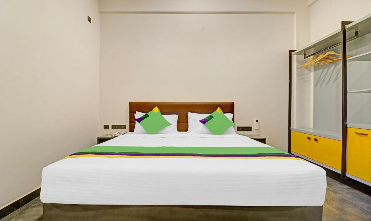Hotel Treebo Grand Vistara Airport 3*