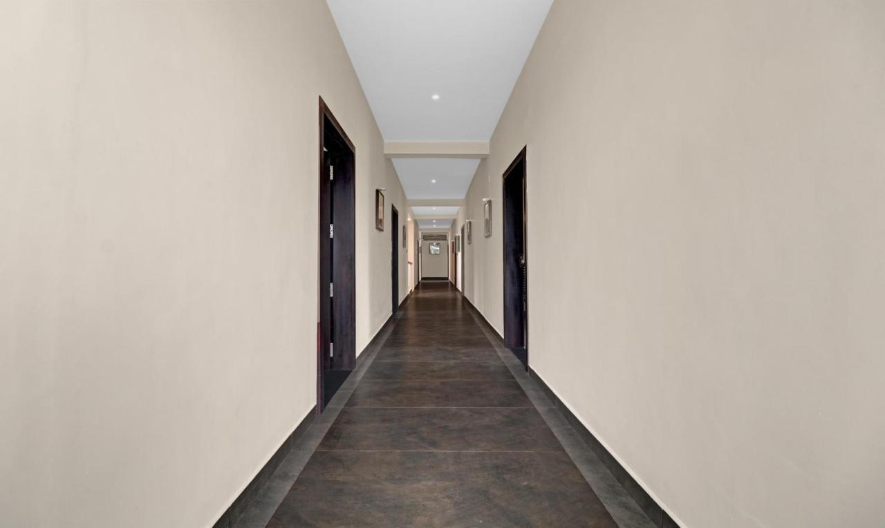 Treebo Grand Vistara Airport 3*