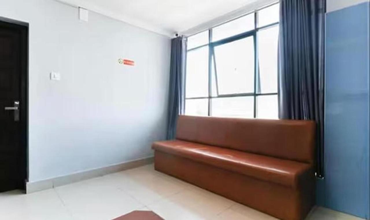 Hotel Queens Residency - *