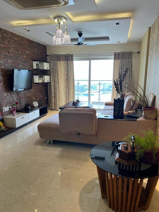 Serene Living At Marine Drive At Apartment *