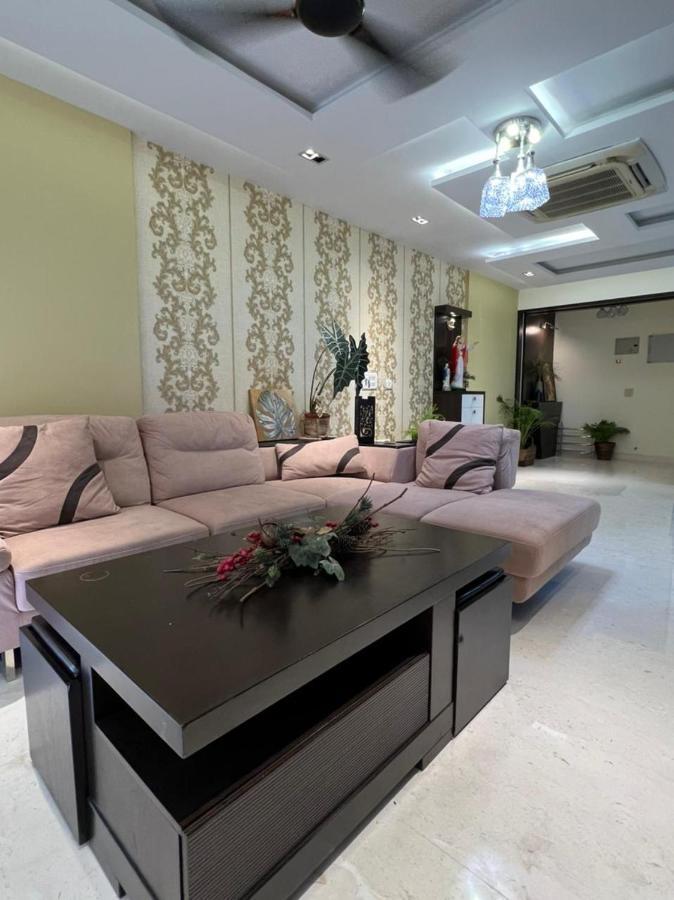 Serene Living At Marine Drive At Apartment *