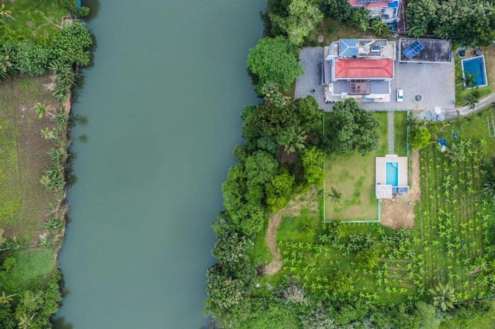 Bed & Breakfast Nadhiyoram River Retreat