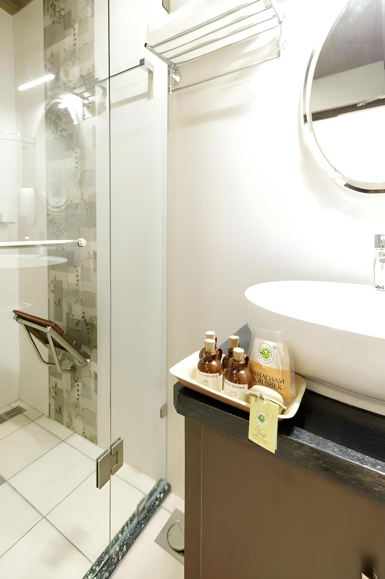Hotel Lhasa Ayurveda And Wellness - A Blusalzz Collection, Kochi, Kerala 4*