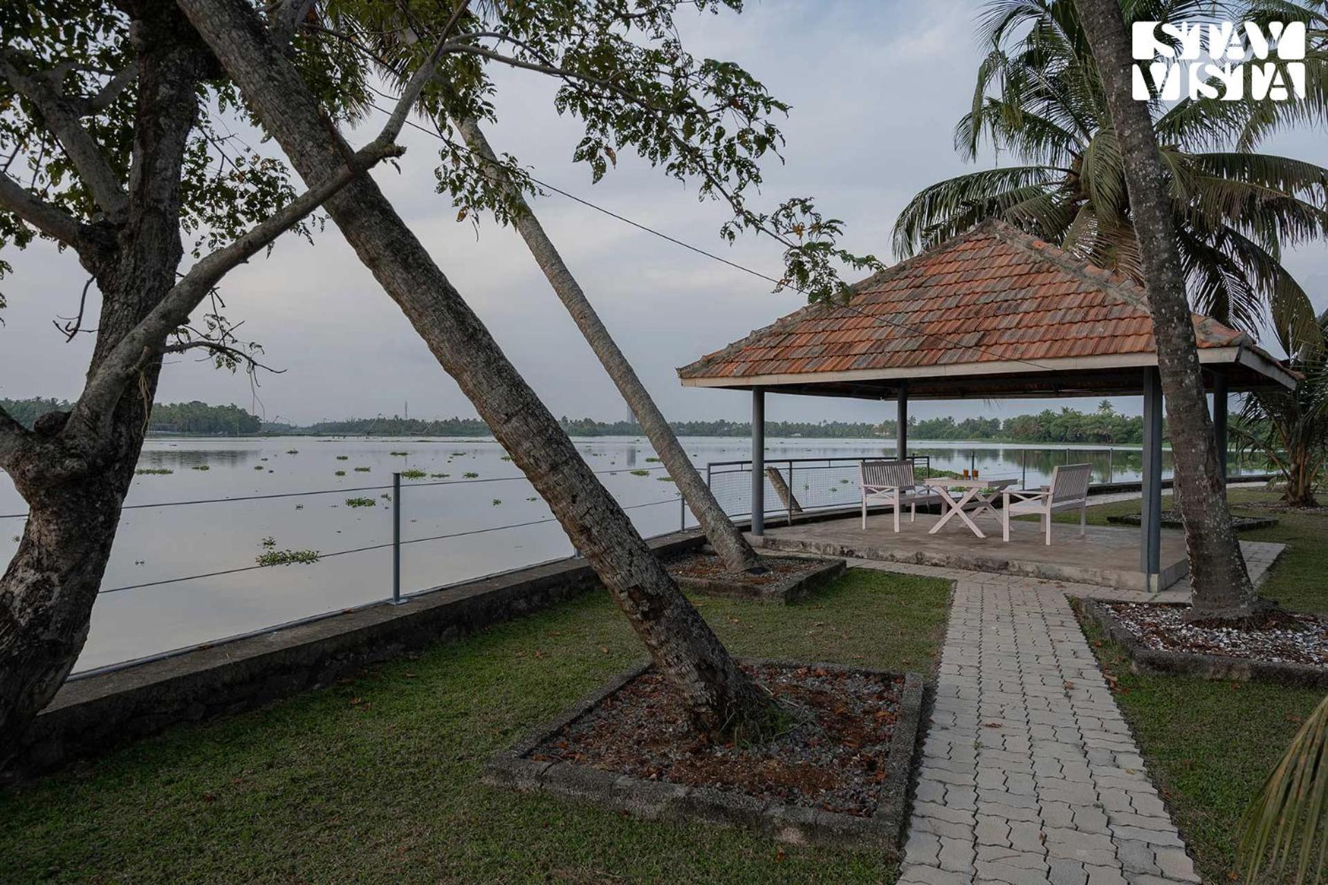 Villa Aqua Vista Riverview By Stayvista - Private Pool Kochi