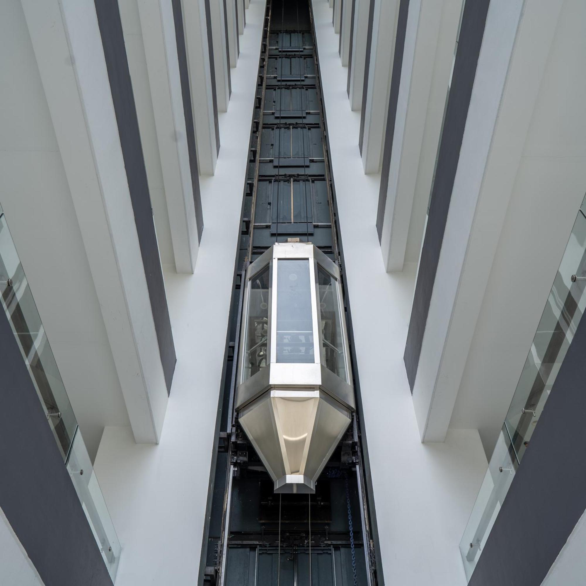 Hotel Kent Baywatch Kochi