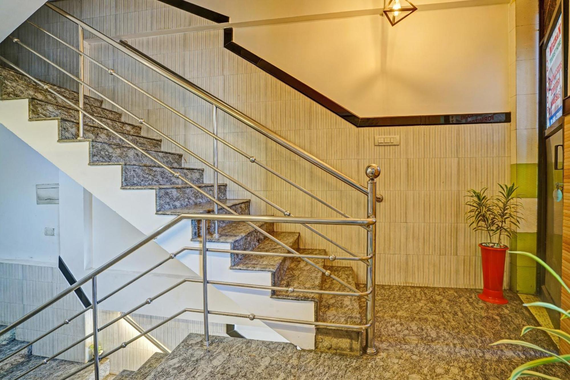 O Mezban Grand Hotel 3*