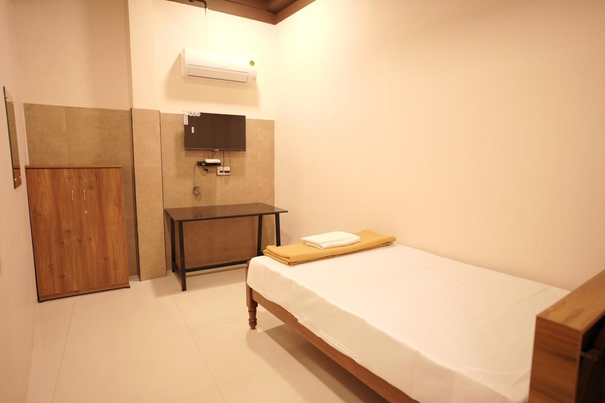 Hotel Reach Residency Kochi