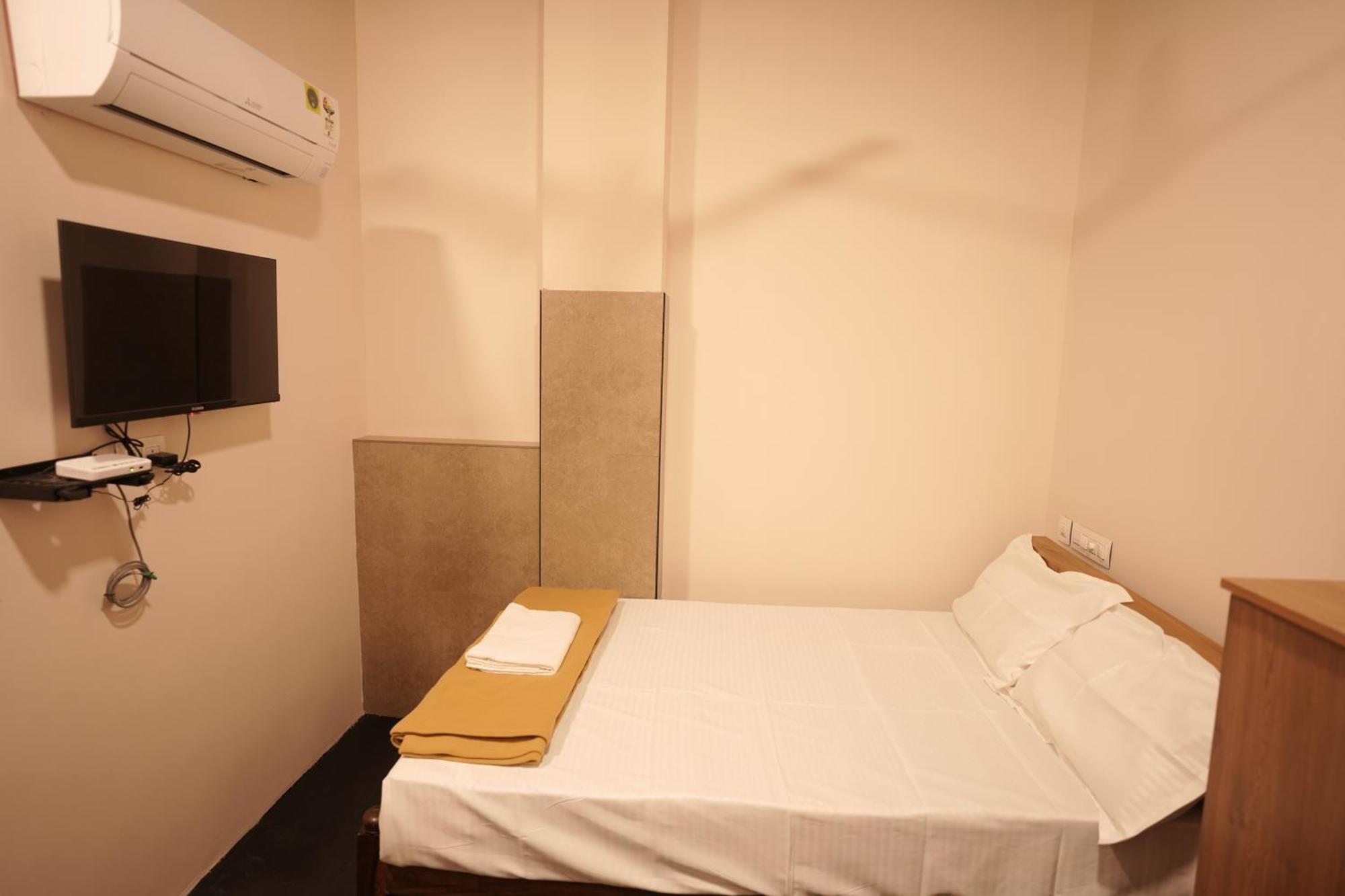 Reach Residency Hotel 2*