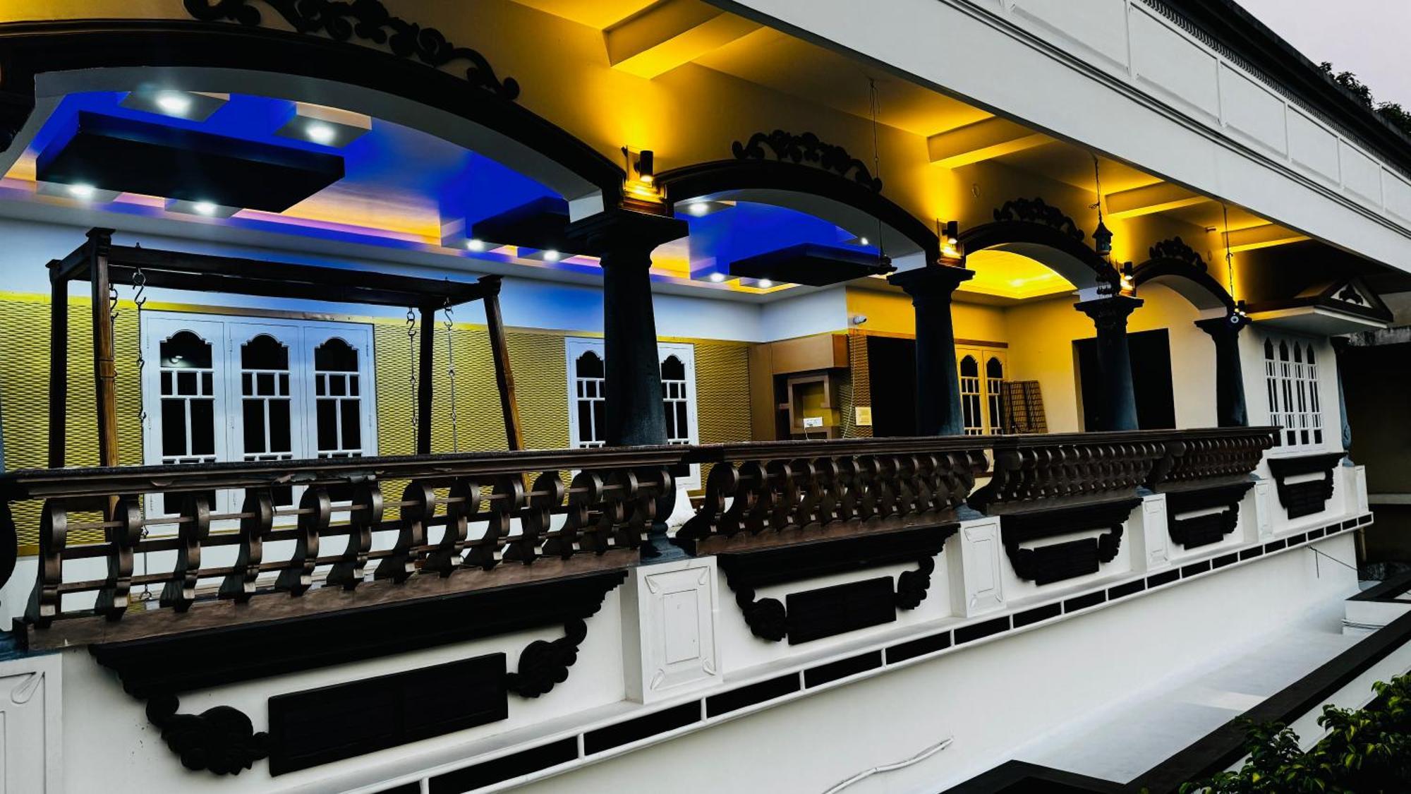Chilanka Place Away From - Ernakulam- Kerala Villa *