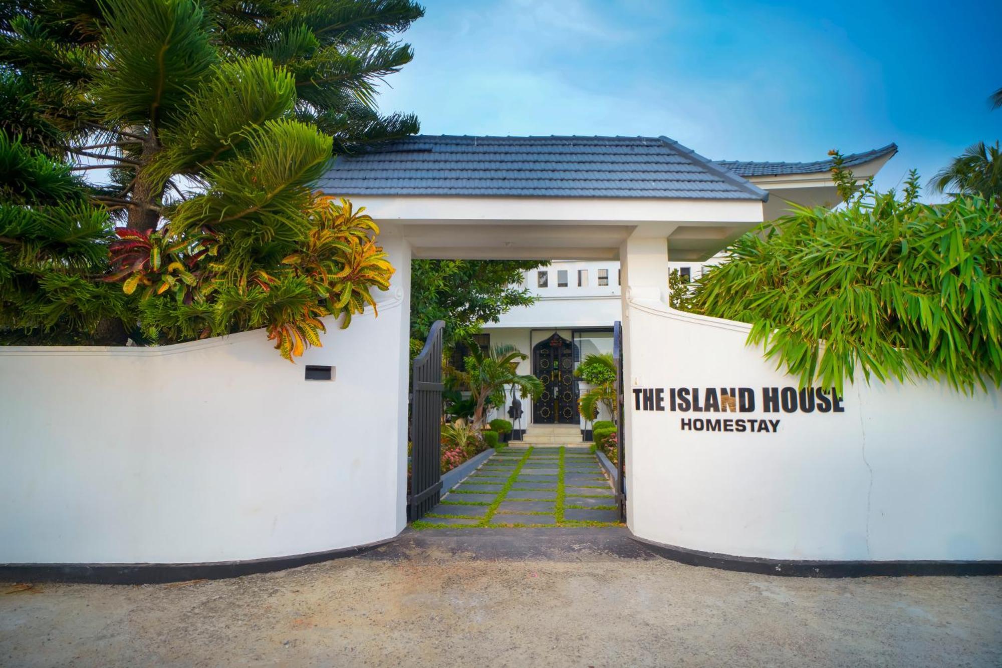 The Island House Homestay Villa *