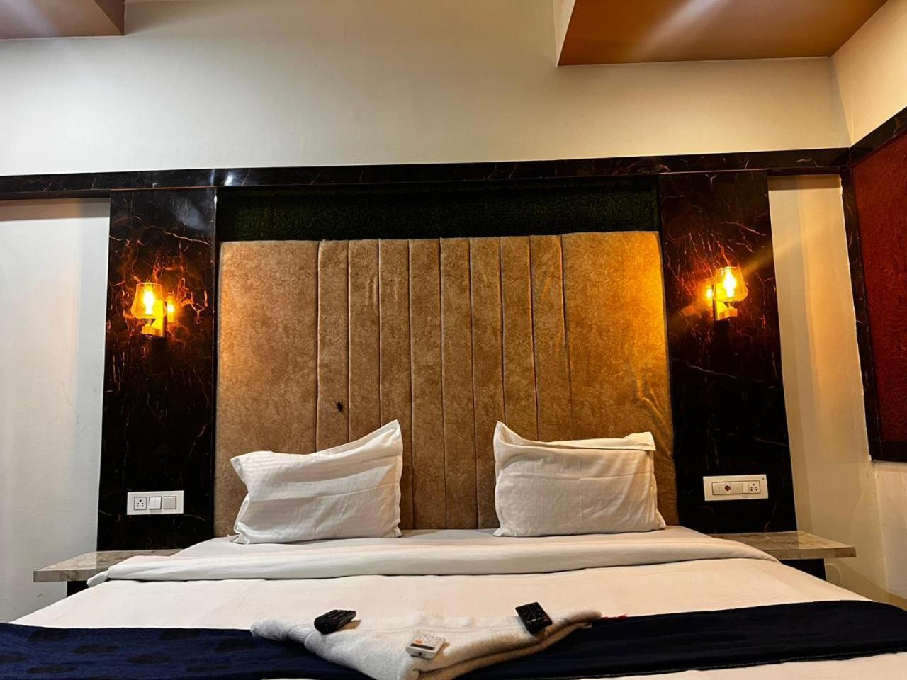 Queens Residency - *