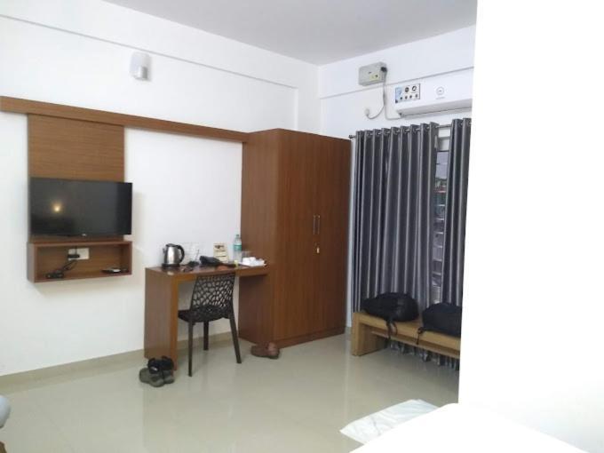 Phoenix Holidays Hotel 3*