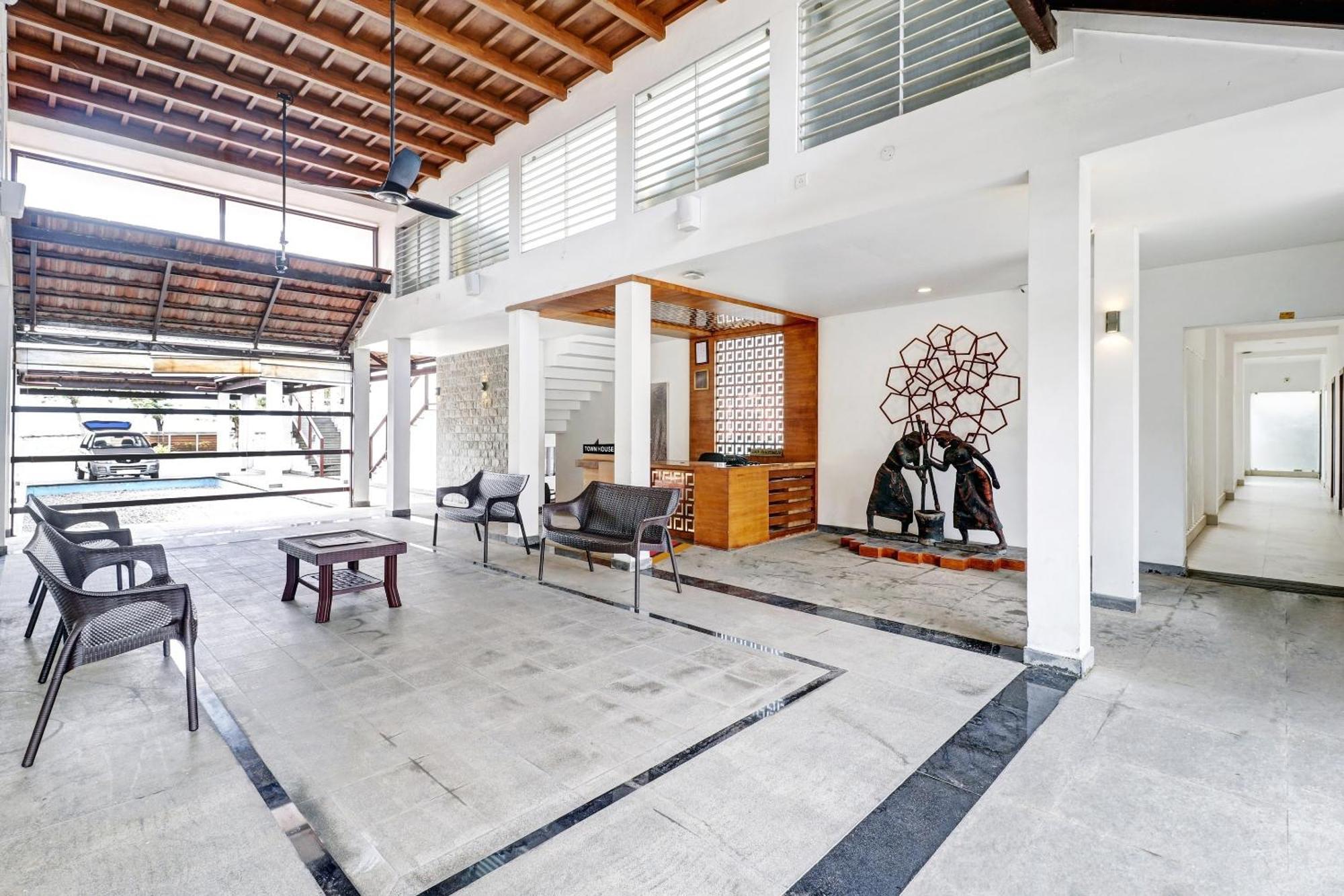Townhouse Oak Edassery's Sealine Hotel Kochi