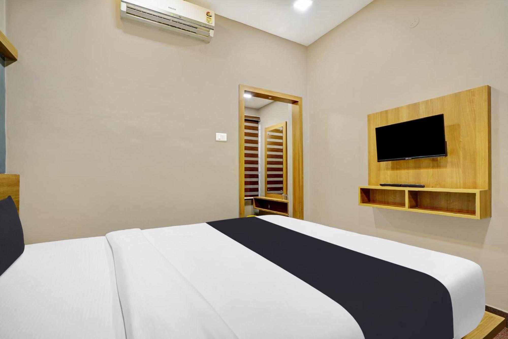 Hotel O Century Regency Kochi