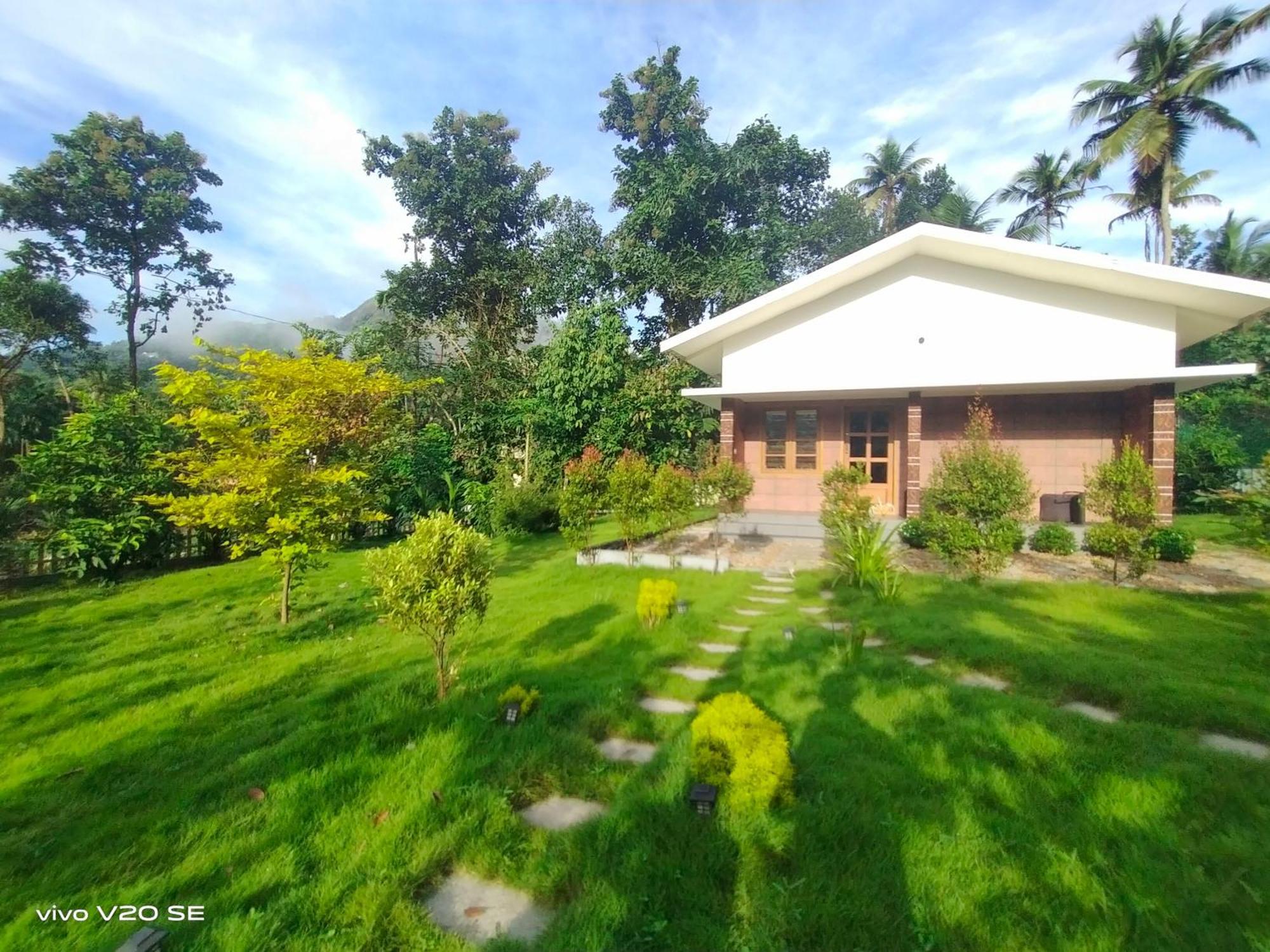 Homestay Merlys Fruit Garden Kochi