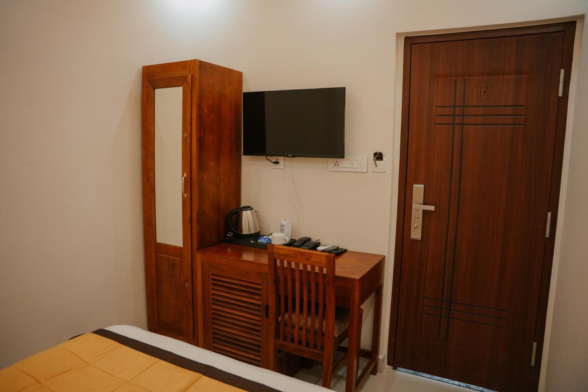 Makkiyil Residency Hotel