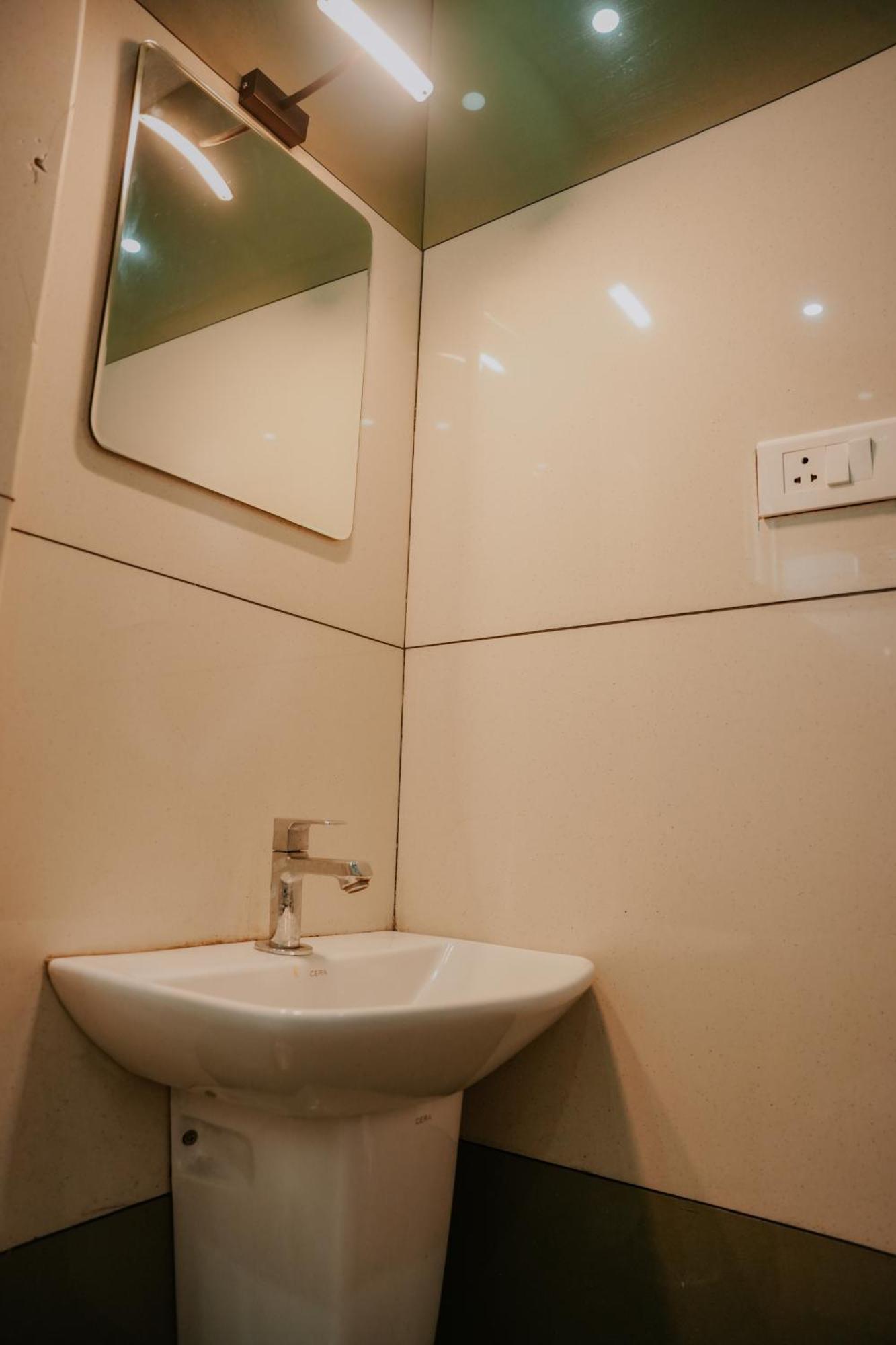 Hotel Makkiyil Residency Kochi